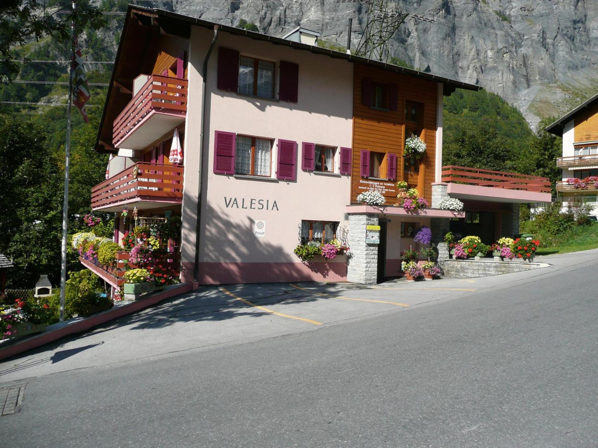 Haus Valesia Appartement Leukerbad Buitenkant foto